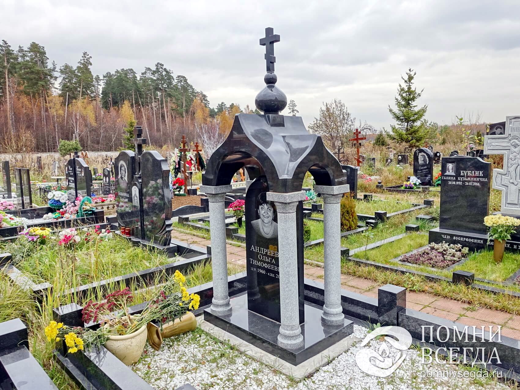 Крытое надгробье в православном стиле