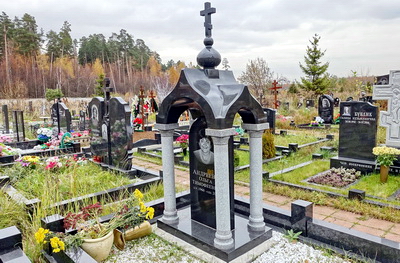 Крытое надгробье в православном стиле